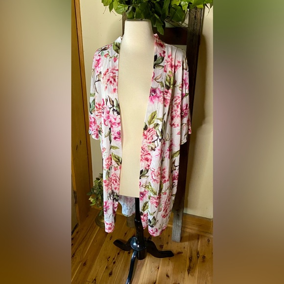 🔥Show me your Mu Mu Brie Robe Roses🔥 no belt - Picture 1 of 8